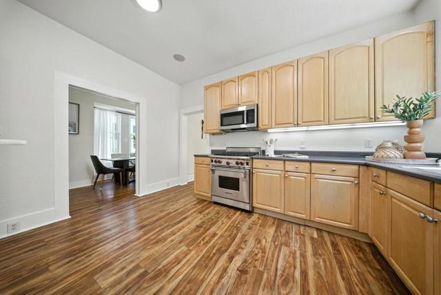 185 N 9th Street, San Jose CA: https://media.crmls.org/mediaz/17bb02f7-9479-44e6-8a6c-c04b1390672f.jpg