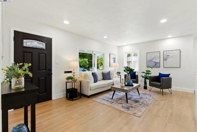 19157 Parsons Ave, Castro Valley CA: https://media.crmls.org/mediaz/17bb369e-4571-4aca-83b4-d2e060f1f9d2.jpg