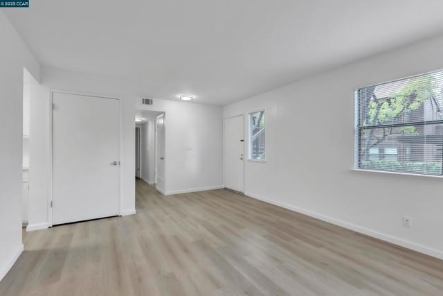 890 Camelback Pl, Pleasant Hill CA: https://media.crmls.org/mediaz/17bb38eb-142e-4d99-8b6b-7e1fcd69db47.jpg