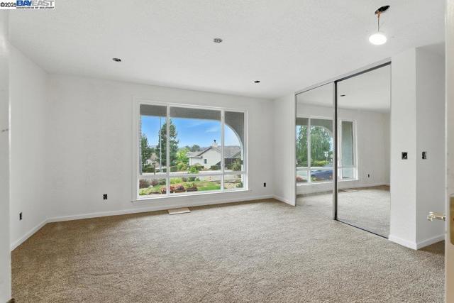 21798 Independent School Rd, Castro Valley CA: https://media.crmls.org/mediaz/17bb9a30-7a10-4ed1-beea-b178479a9007.jpg