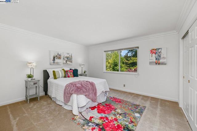 351 Castenada Ct, Danville CA: https://media.crmls.org/mediaz/17bbeceb-a625-4369-83a4-a556386325d0.jpg