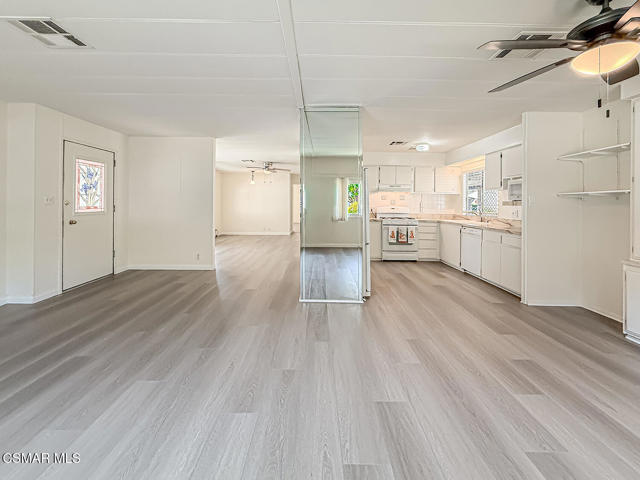 27 Irena Avenue, Camarillo CA: https://media.crmls.org/mediaz/17bc0deb-5203-4e7b-b2e4-b0e3dc7b359e.jpg