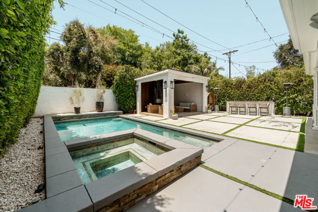 4469 Stern Avenue, Sherman Oaks CA: https://media.crmls.org/mediaz/17bc9598-1acf-4358-944d-b92d4dfd6c54.jpg