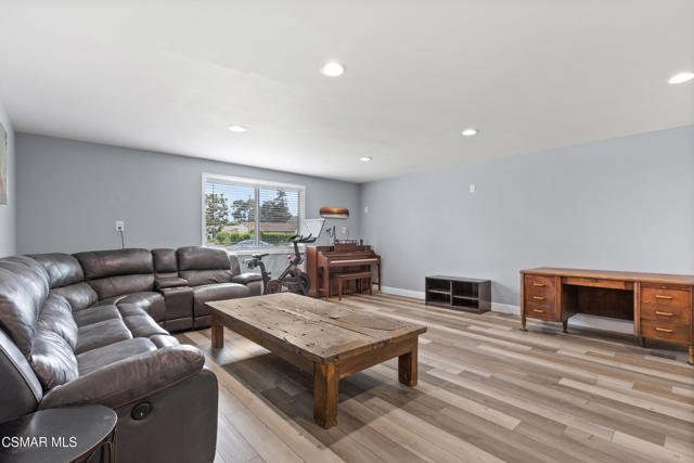 431 Palm Drive, Oxnard CA: https://media.crmls.org/mediaz/17bdbdb1-da1f-4676-bc6f-97e125a76c28.jpg