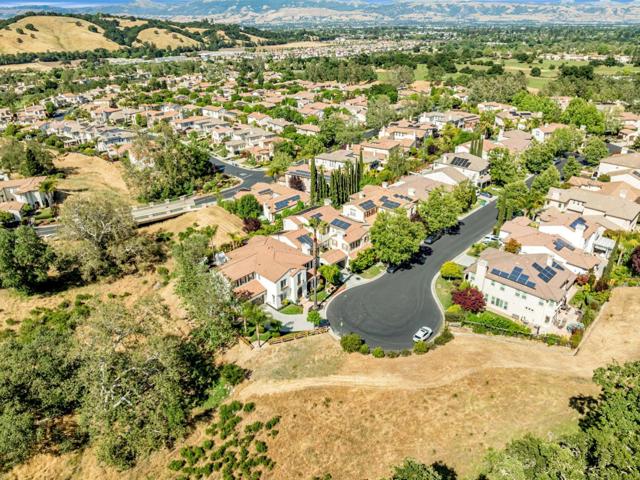 2892 Birkdale Court, Gilroy CA: https://media.crmls.org/mediaz/17be5505-1638-41fb-ad61-66ffef8d6d61.jpg