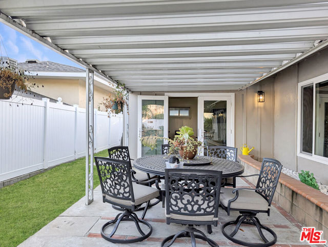3308 Sparr Boulevard, Glendale CA: https://media.crmls.org/mediaz/17be66ee-dbee-44c0-a44a-d54db4054a16.jpg