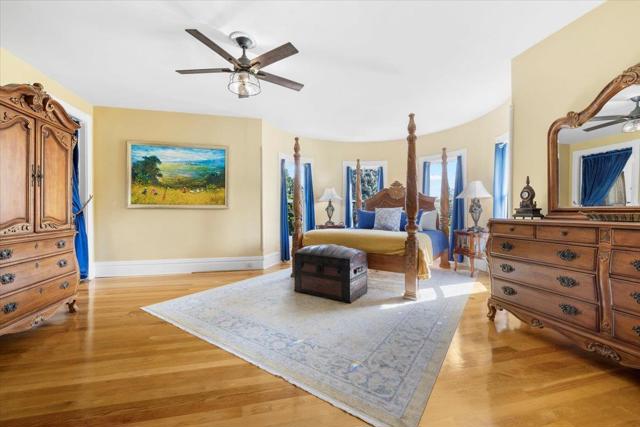 223 N Oregon Street, Yreka CA: https://media.crmls.org/mediaz/17be869a-9cd2-48b7-8bba-559ba3b08e8e.jpg