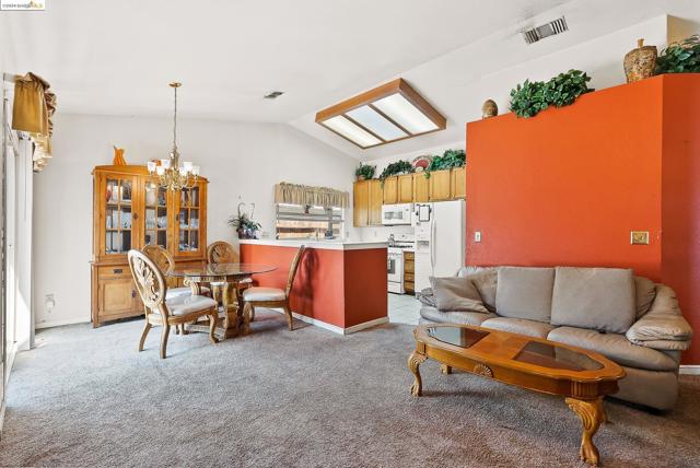 Image 7 of 39 For 8038 Torrente Way