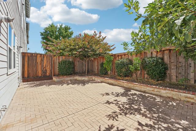 Image 39 of 45 For 23320 Wilmot Cir