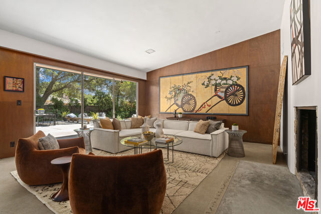 1234 Woodland Drive, Santa Paula CA: https://media.crmls.org/mediaz/17befe53-a7c4-4f5f-9357-52a3239a11e4.jpg