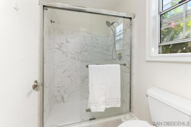 10496 Rancho Carmel dr, San Diego CA: https://media.crmls.org/mediaz/17bf4694-d9e2-4449-bc98-86a0a5110d6a.jpg