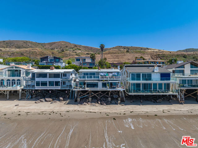25408 Malibu Road, Malibu CA: https://media.crmls.org/mediaz/17bf824b-439c-4bc0-87a4-c39ac90887bb.jpg