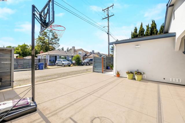 3254 Keith Ave, Castro Valley CA: https://media.crmls.org/mediaz/17bfe51a-c74b-4f55-822b-5eeb863b64bf.jpg