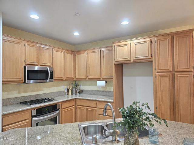3347 Rockhampton Drive, Camarillo CA: https://media.crmls.org/mediaz/17bfee99-feb4-4910-be6d-80f21f554a56.jpg