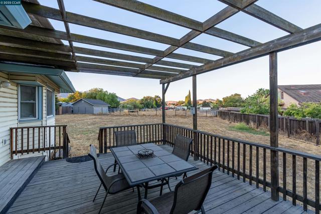 5200 Myrtle Dr, Concord CA: https://media.crmls.org/mediaz/17c0329b-4bd5-4210-b227-354102d71ead.jpg