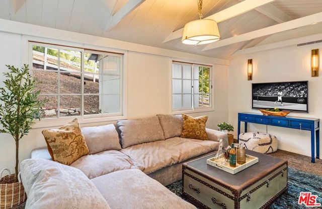5840 Round Meadow Road, Hidden Hills CA: https://media.crmls.org/mediaz/17c05a74-a1cd-4060-b2da-917ed9e5c3f4.jpg
