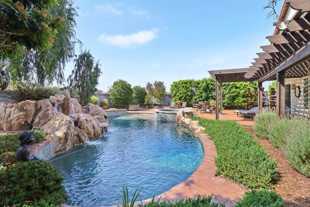 542 Lee Circle, Chula Vista CA: https://media.crmls.org/mediaz/17c06f33-8eb1-4229-a135-81337fbb9573.jpg