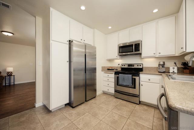 10835 Grand Fork Dr, Santee CA: https://media.crmls.org/mediaz/17c0bb11-bedf-4725-9077-2c4ba2b4141a.jpg