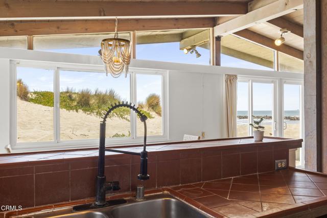 1218 Cornwall Lane, Ventura CA: https://media.crmls.org/mediaz/17c0e683-c858-45f1-a77a-99a866ea88d9.jpg