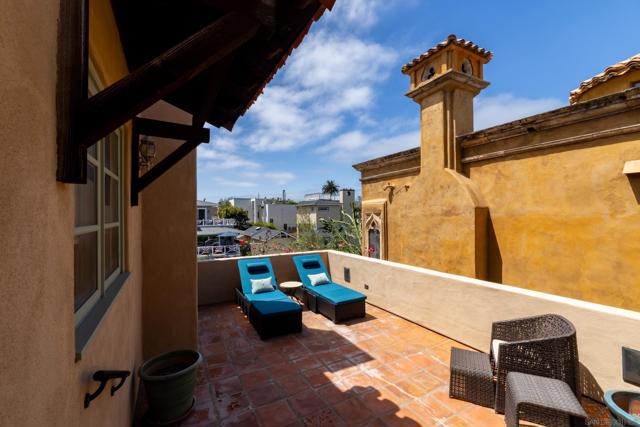 418 Marine St, La Jolla CA: https://media.crmls.org/mediaz/17c1d960-2f8d-43b9-8c1b-82dc9577b1c7.jpg
