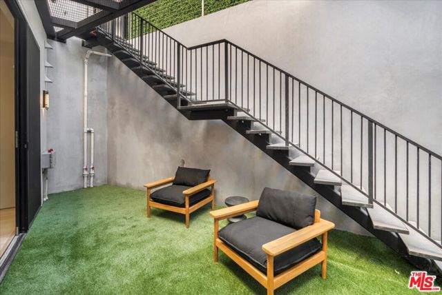 12227 Tweed Lane, Los Angeles CA: https://media.crmls.org/mediaz/17c214f3-bddb-4dbb-ad5d-e162379a9d31.jpg