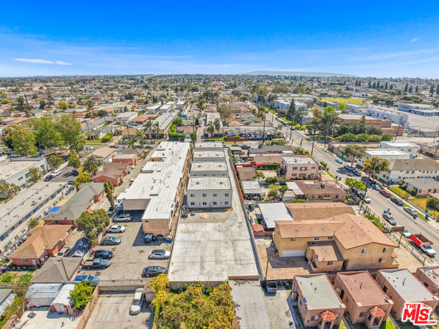 649 1/2 W 92nd Street, Los Angeles CA: https://media.crmls.org/mediaz/17c2a009-edfc-409a-a513-331ba5a10caf.jpg