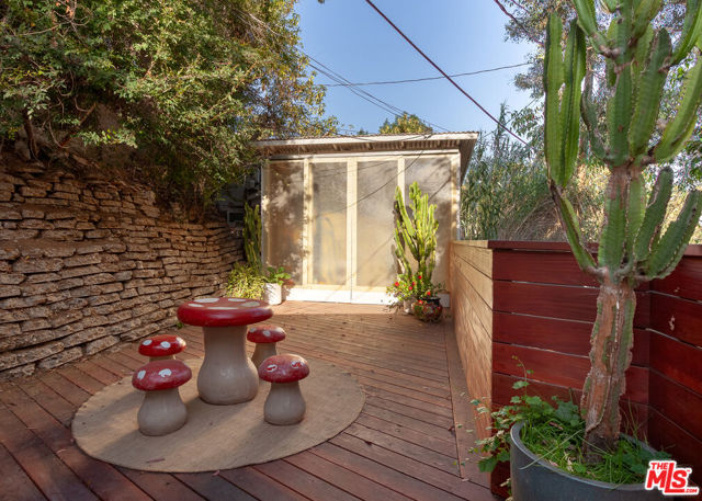 2108 Tavern Trail, Los Angeles CA: https://media.crmls.org/mediaz/17c311c9-3d3c-4e41-a5cb-c88bbb6c2b0c.jpg