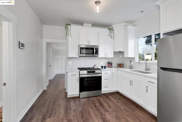 1641 E 20th Street, Oakland CA: https://media.crmls.org/mediaz/17c31a75-b514-4977-a9a1-dc06dc7a5ab8.jpg