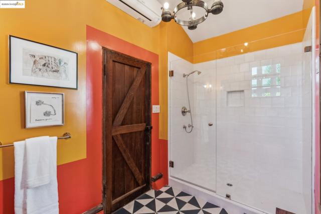 6801 Estates Dr, Oakland CA: https://media.crmls.org/mediaz/17c383c6-9faa-43e5-91c3-c035f1ae0a31.jpg