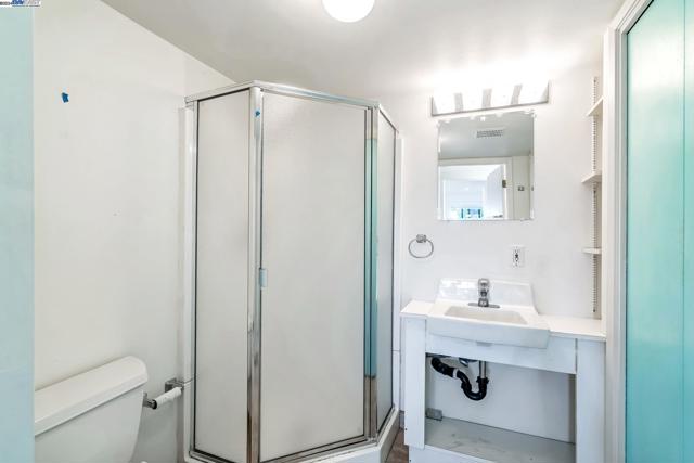 Image 18 of 39 For 15 Encina Pl