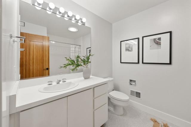21 Valley Oak Street, Portola Valley CA: https://media.crmls.org/mediaz/17c3d564-898f-44e2-9220-b7e11111bf8d.jpg