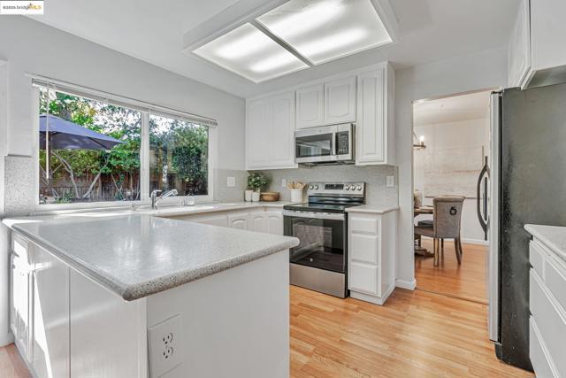 4414 Willow Glen Ct, Concord CA: https://media.crmls.org/mediaz/17c44bea-f431-4085-906f-3f7496c4a1ad.jpg