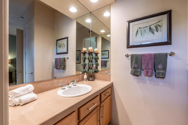 12 Via Elegante, Rancho Mirage CA: https://media.crmls.org/mediaz/17c4e02a-d1b8-4965-ae37-f8ad445d9141.jpg
