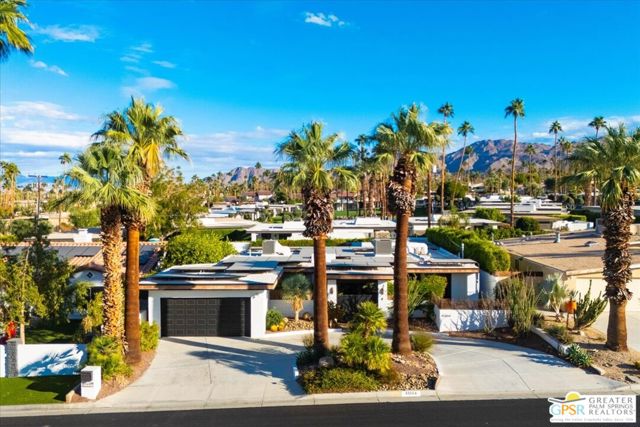 45864 Shadow Mountain Drive, Palm Desert CA: https://media.crmls.org/mediaz/17c54536-1e92-47cf-a76f-321f48ad4ed9.jpg
