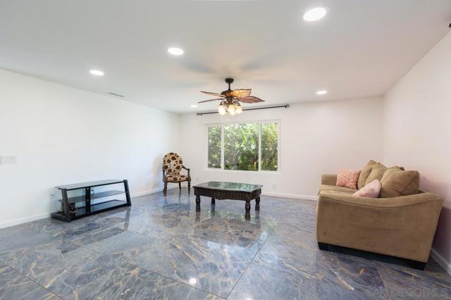 12274 Gay Rio Dr, Lakeside CA: https://media.crmls.org/mediaz/17c553ab-647f-418b-9b9c-cc8af13de0eb.jpg
