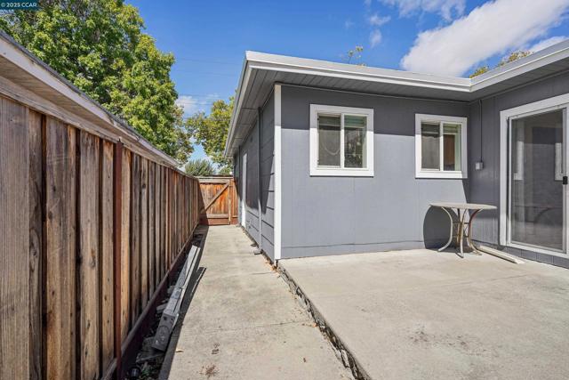 2838 Loma Vista Ave, Concord CA: https://media.crmls.org/mediaz/17c5545a-847d-4366-894a-041862a68948.jpg