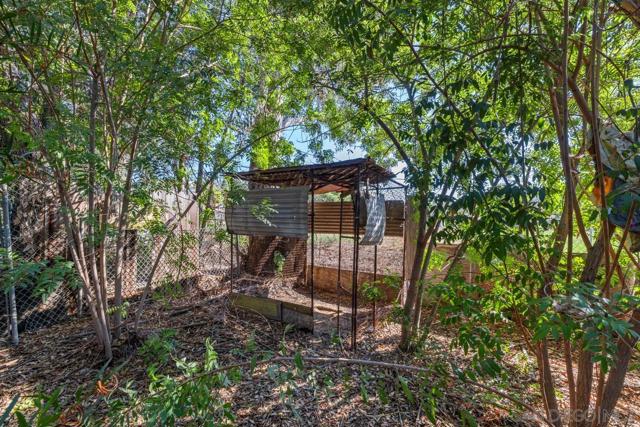 1140 Cloverleaf Dr, El Cajon CA: https://media.crmls.org/mediaz/17c55965-4ec9-4943-b422-848d4f240406.jpg