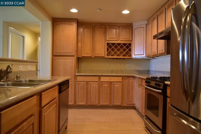 2210 Gellert Blvd, South San Francisco CA: https://media.crmls.org/mediaz/17c65141-77ef-4df0-a949-5adc487b59de.jpg