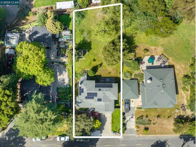 4430 Canyon Way, Martinez CA: https://media.crmls.org/mediaz/17c6a30f-1727-4b64-b7f0-13638b391b7b.jpg