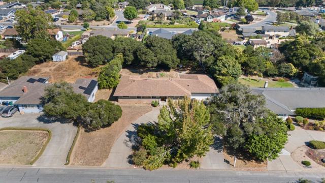 11745 Tam Oshanter Drive, Salinas CA: https://media.crmls.org/mediaz/17c74126-ea9b-4019-96d8-205085aa002a.jpg