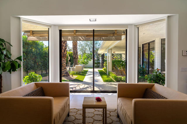 61 Mayfair Drive, Rancho Mirage CA: https://media.crmls.org/mediaz/17c785dc-f32e-4842-8c8e-1a410fa28935.jpg