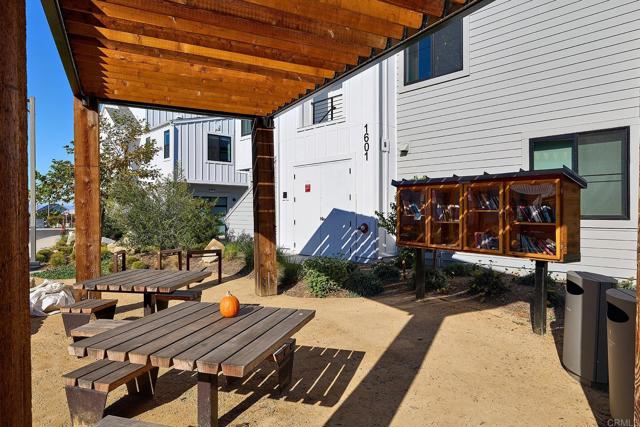 Detail Gallery Image 18 of 27 For 1601 San Remo Pl #101,  Encinitas,  CA 92024 - 1 Beds | 1/1 Baths