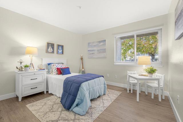 141 Albacore Lane, Foster City CA: https://media.crmls.org/mediaz/17c79e03-a1cb-4d9d-8e84-9b2049fa4143.jpg