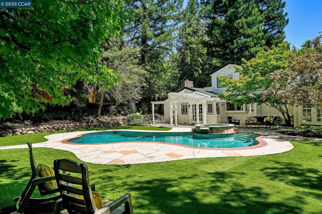 2145 Deer Oak Way, Danville CA: https://media.crmls.org/mediaz/17c7bf46-f000-496c-990c-5f16298a0880.jpg