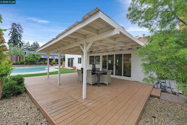 2043 Gill Port Ln, Walnut Creek CA: https://media.crmls.org/mediaz/17c7e44a-32c5-430d-9da7-f3f0bd11aca1.jpg
