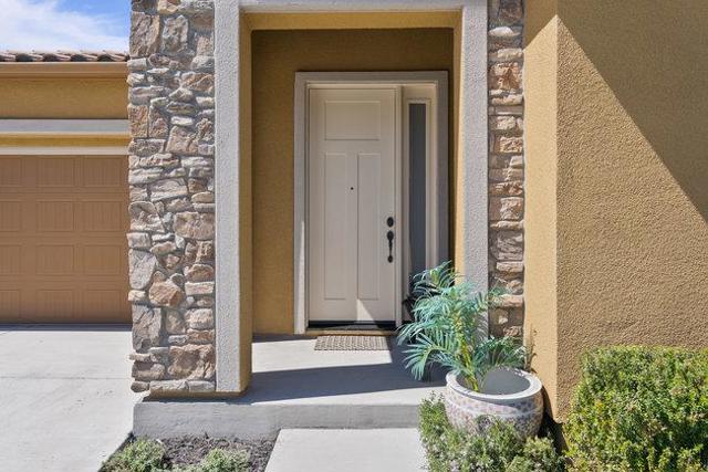 2008 White Oak Drive, Hollister CA: https://media.crmls.org/mediaz/17c80f98-9622-4e04-8cc9-3862fa9a6948.jpg