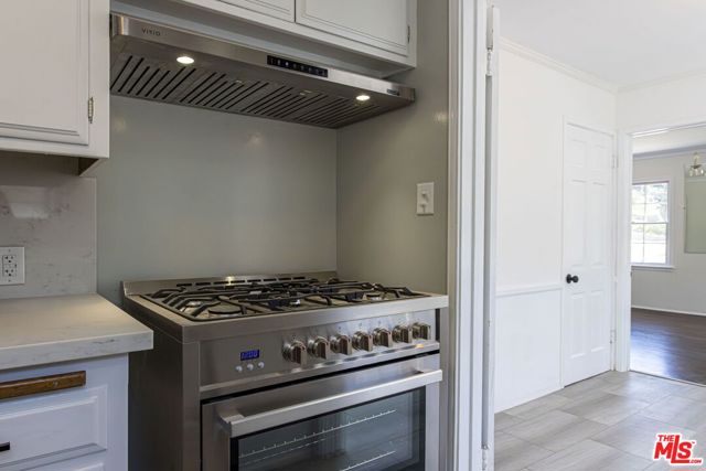 2547 Canyon Drive, Los Angeles CA: https://media.crmls.org/mediaz/17c82b02-911e-4662-9cd4-d54c4c034d20.jpg