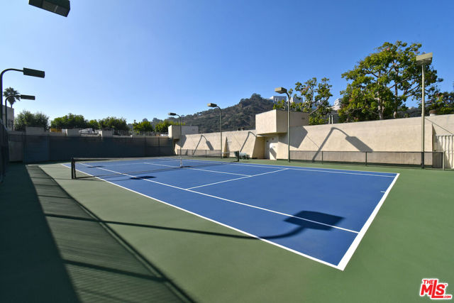 11687 Bellagio Road, Los Angeles CA: https://media.crmls.org/mediaz/17c85cb7-7454-40ed-94d6-1663b46b0996.jpg