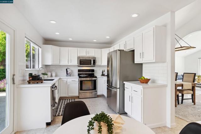 4397 N Water Oak Ct., Concord CA: https://media.crmls.org/mediaz/17c8b3b7-5283-46e0-9889-890fd98d4370.jpg
