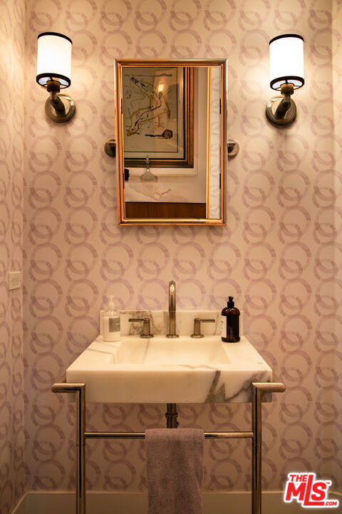 101 Bel Air Road, Los Angeles CA: https://media.crmls.org/mediaz/17c8c973-83f8-4d3b-88c3-739004fe5adf.jpg